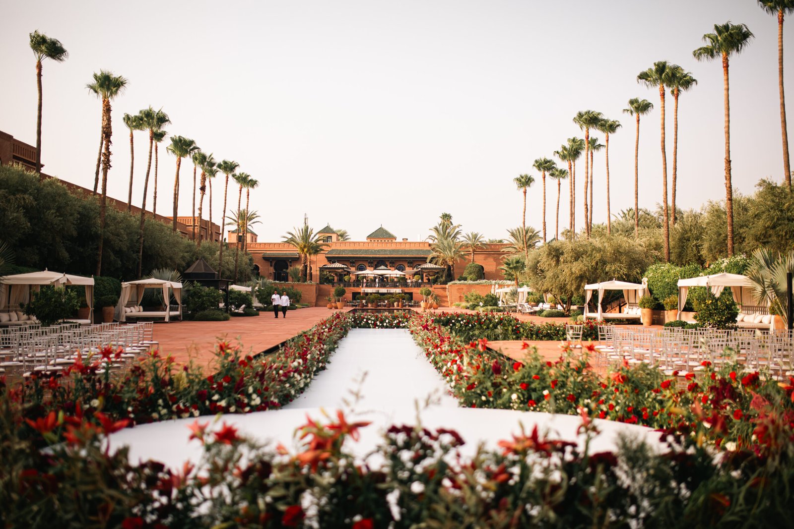 Décoration florale d'un mariage de luxe à Marrakech dans les jardins